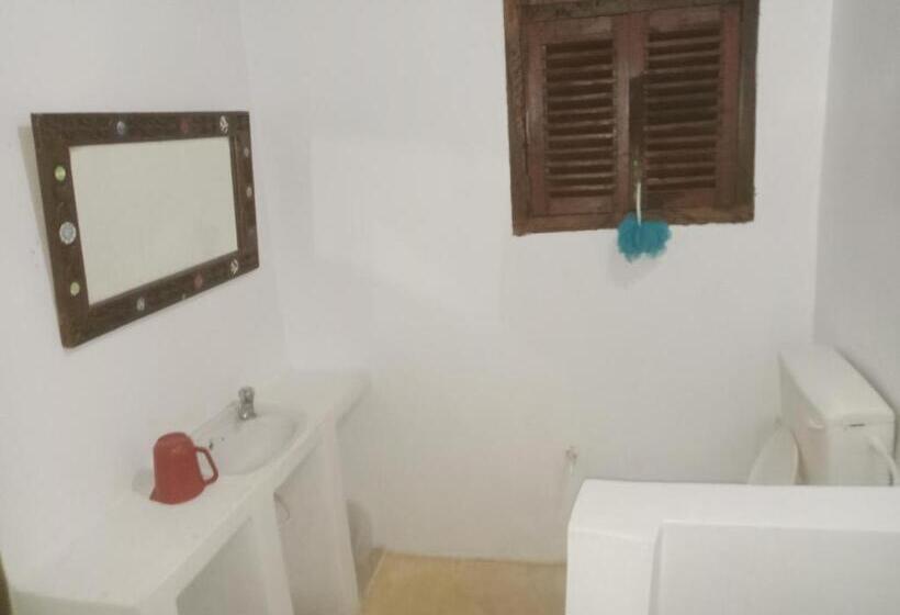 پانسیون Ajooba House