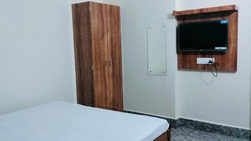 Pension (Hôtel basse catégorie) Anirudh