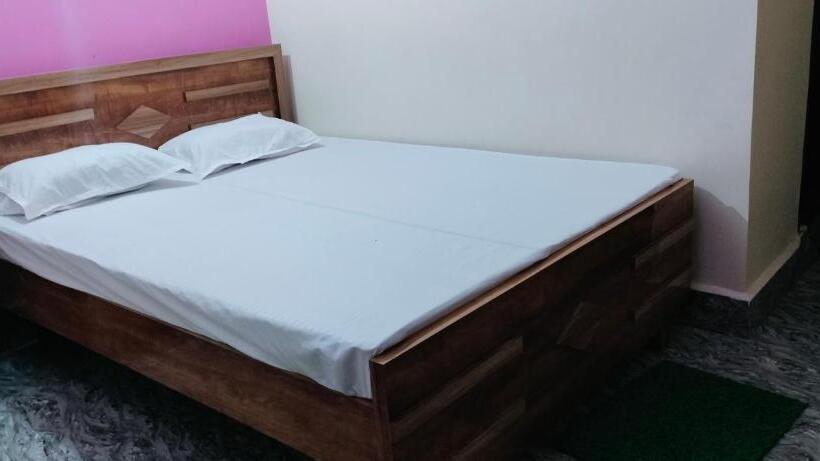 Pension (Hôtel basse catégorie) Anirudh