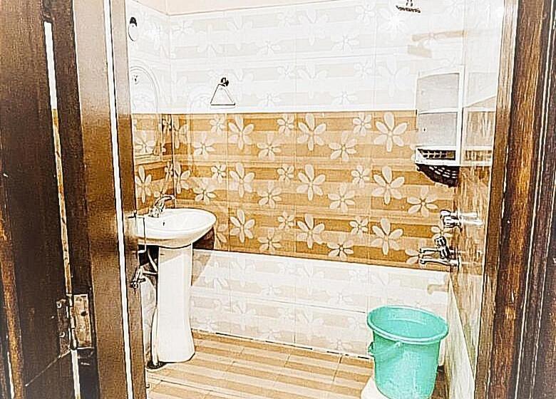 호텔 City Night    Near Ludhiana Railway Station   Super Suites Rooms    Special For Families, Couples &