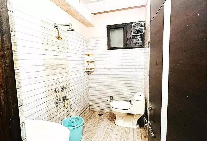 ホテル City Night    Near Ludhiana Railway Station   Super Suites Rooms    Special For Families, Couples &