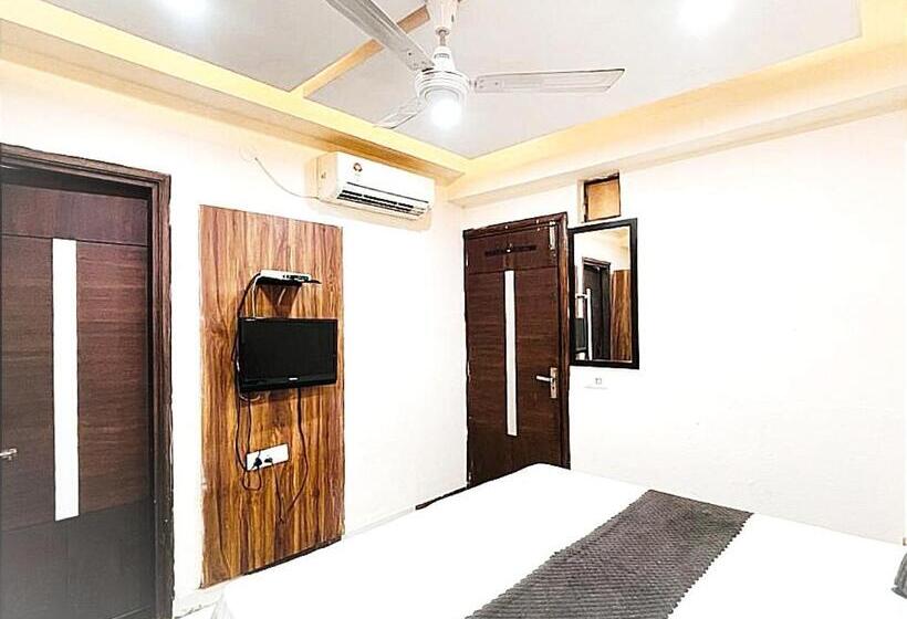 호텔 City Night    Near Ludhiana Railway Station   Super Suites Rooms    Special For Families, Couples &