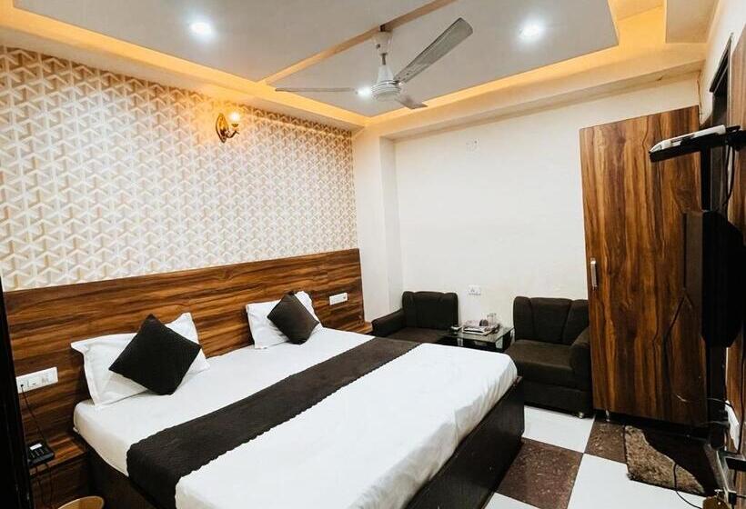 호텔 City Night    Near Ludhiana Railway Station   Super Suites Rooms    Special For Families, Couples &