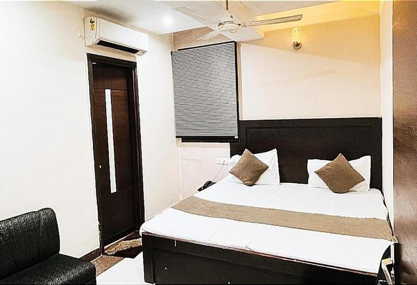호텔 City Night    Near Ludhiana Railway Station   Super Suites Rooms    Special For Families, Couples &