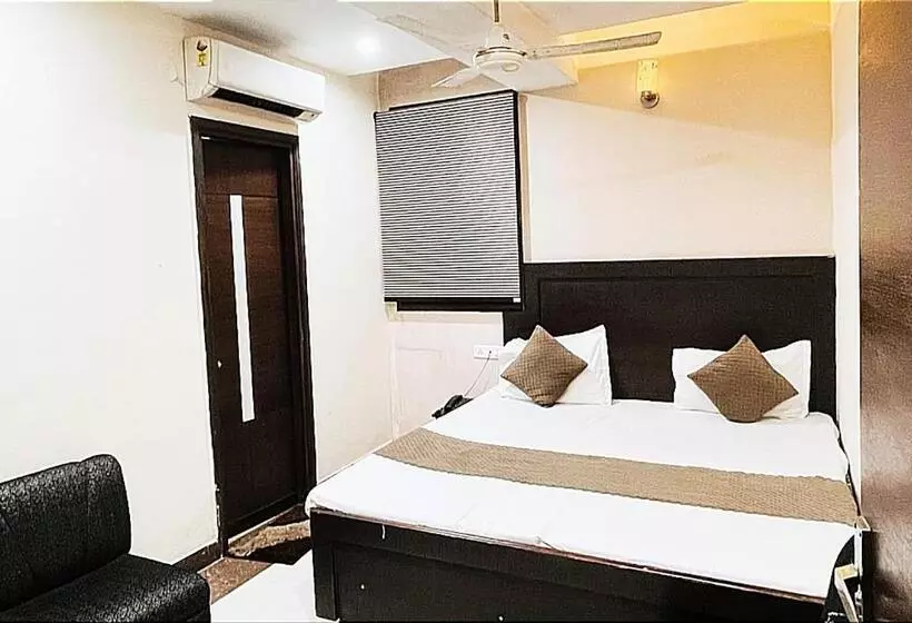 ホテル City Night    Near Ludhiana Railway Station   Super Suites Rooms    Special For Families, Couples &