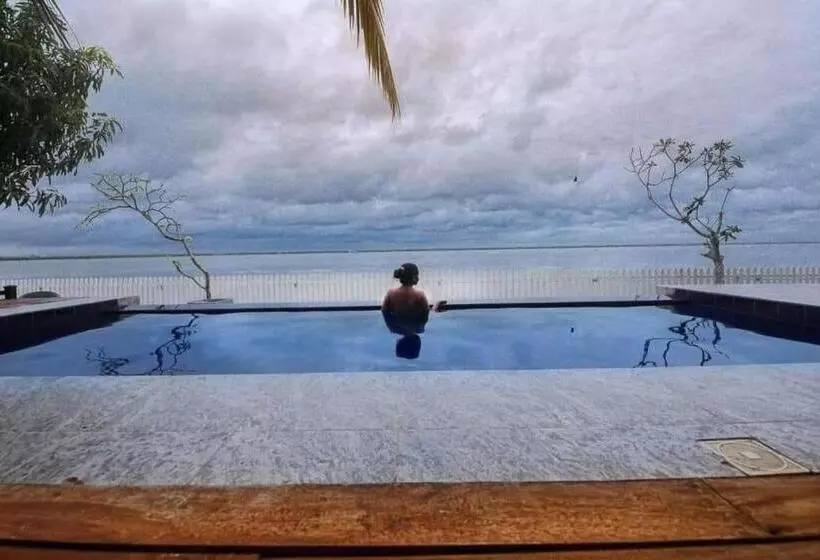 ホテル Lagoon Bay Negombo