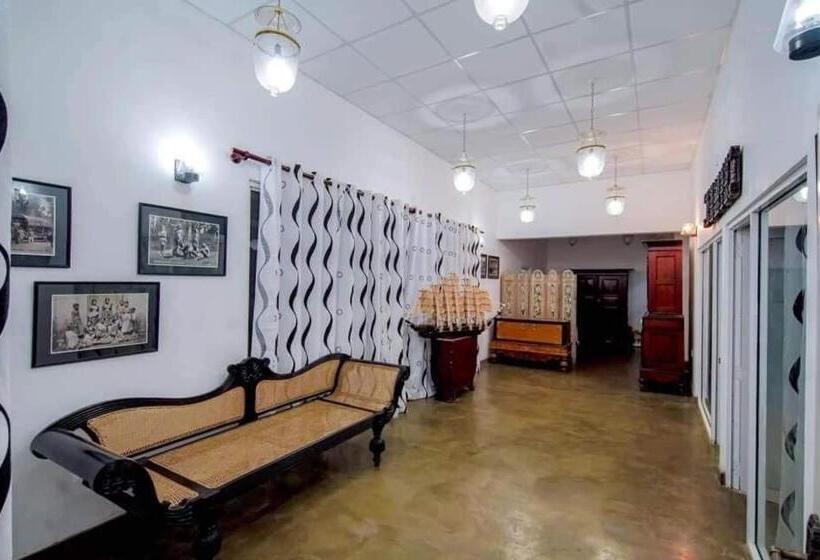 酒店 Lagoon Bay Negombo