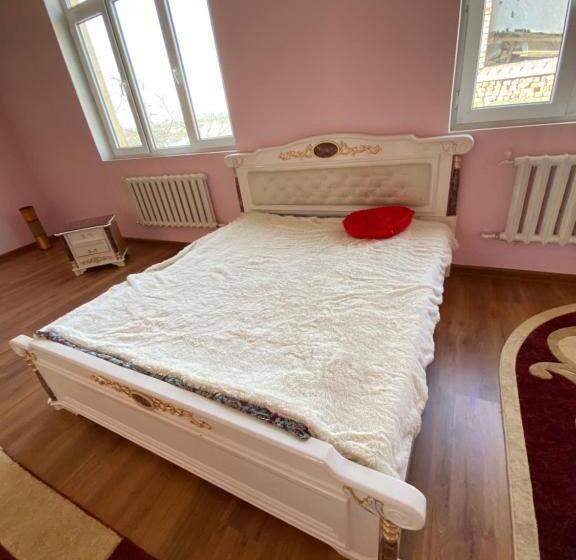 پانسیون 2х этажный бежевый жилой дом