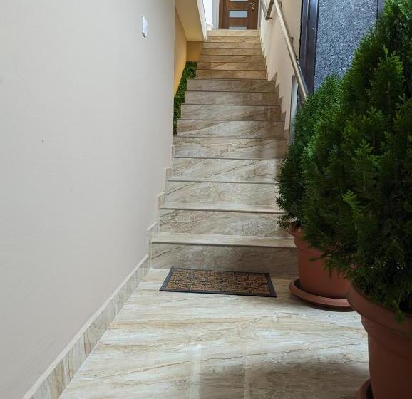 پانسیون Apartments Victory