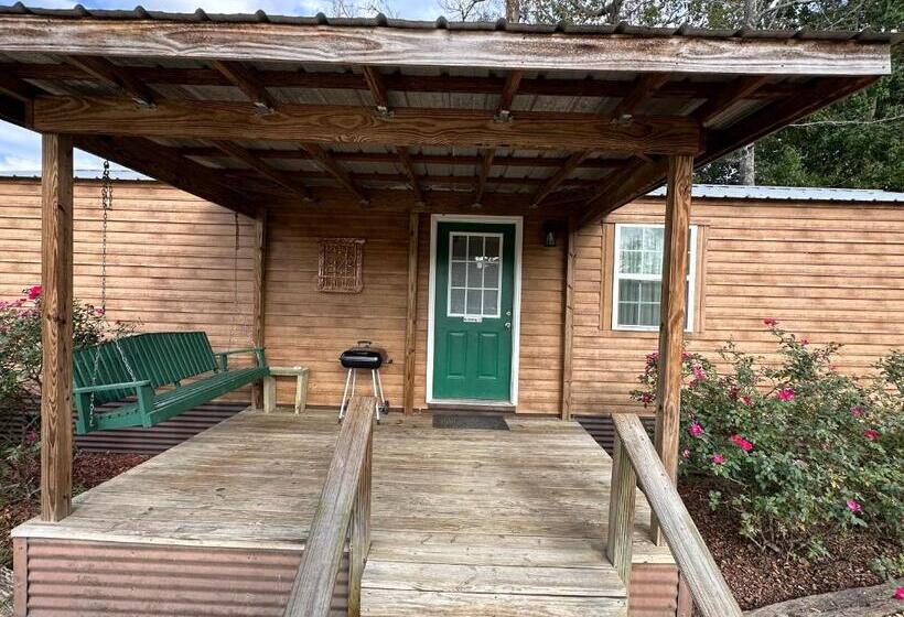 膳宿费 Cypress Landing Cabins