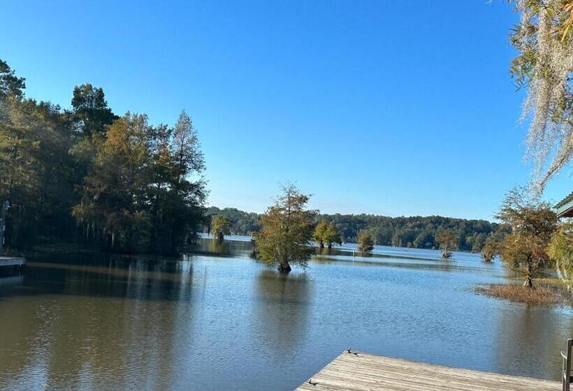 膳宿费 Cypress Landing Cabins