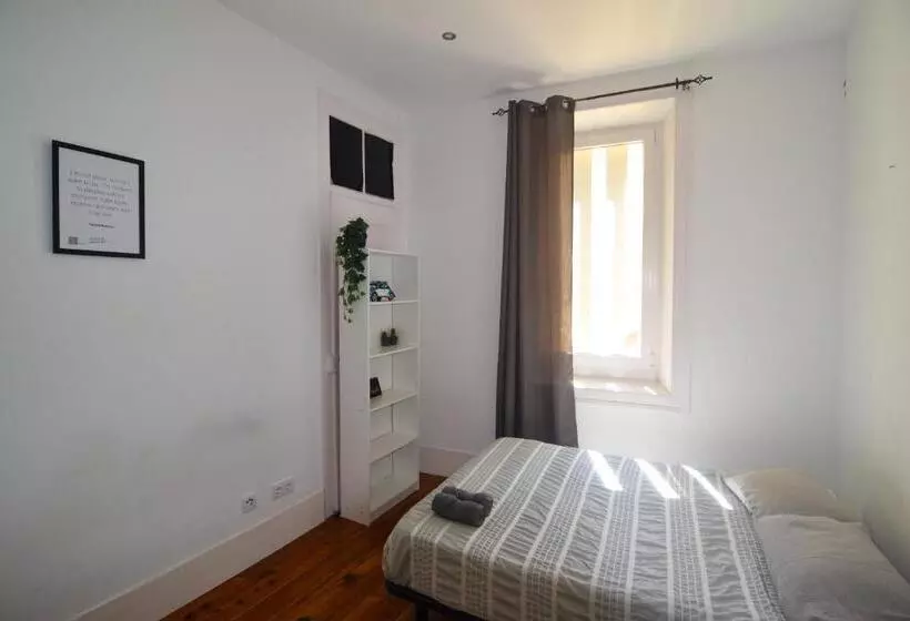 پانسیون Embassy Arriaga Private Elegance Rooms In Stylish Shared Apartment