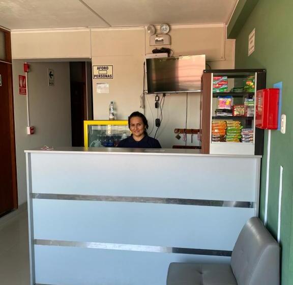 بنسيون Latorre Hostal