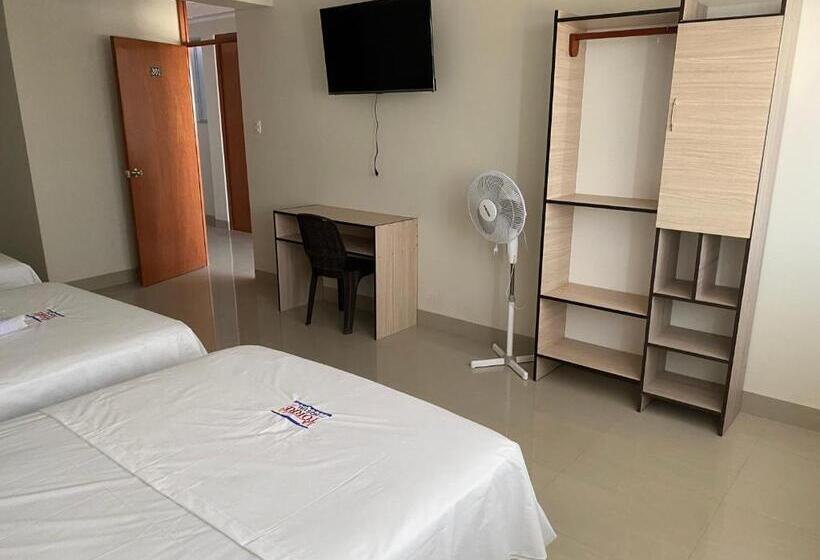 بنسيون Latorre Hostal