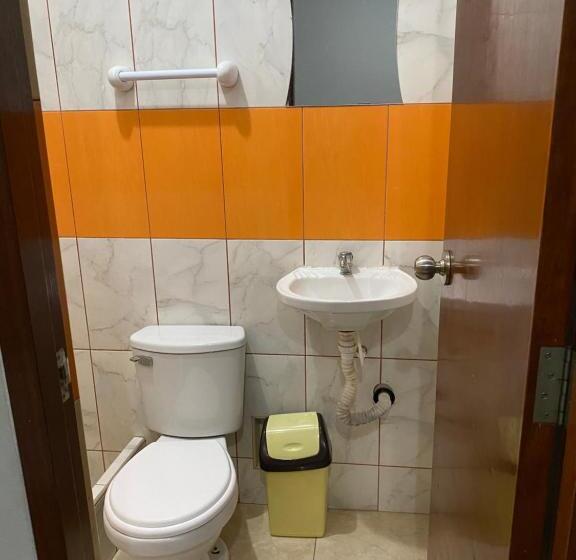 بنسيون Latorre Hostal