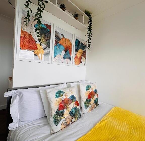 Pansiyon Private Room In Modern Shared Apartment, Each With Kitchenette, Central Birmingham