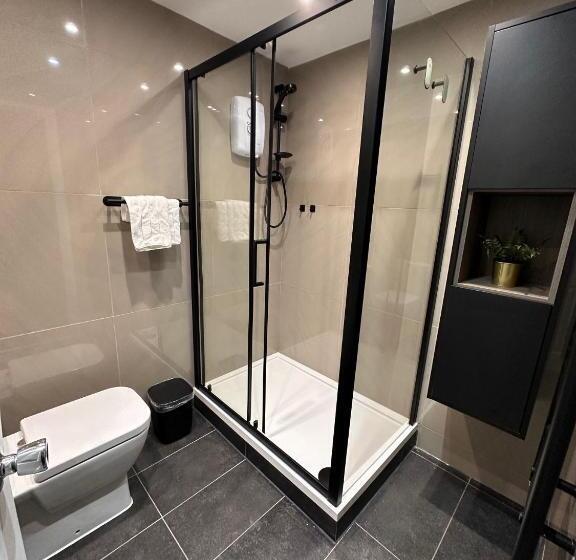 Pansiyon Private Room In Modern Shared Apartment, Each With Kitchenette, Central Birmingham