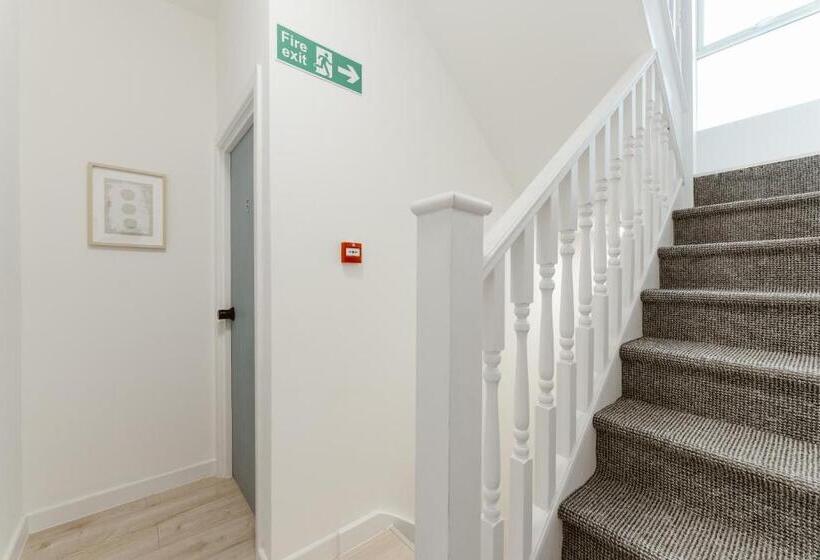 Пансион The Finsbury Park Star Apartments