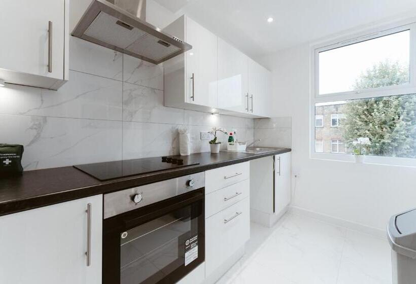 Пансион The Finsbury Park Star Apartments