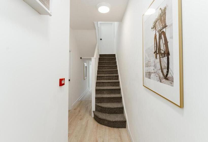 Пансион The Finsbury Park Star Apartments