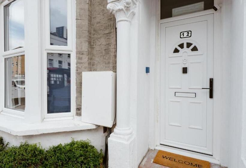 Пансион The Finsbury Park Star Apartments