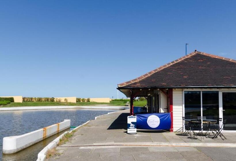 פנסיון The Waterside