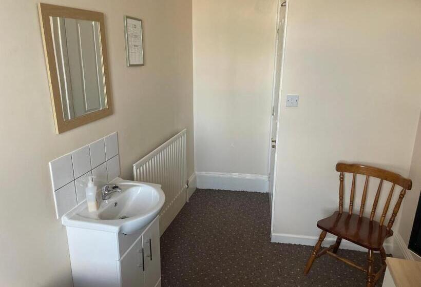 פנסיון The Waterside