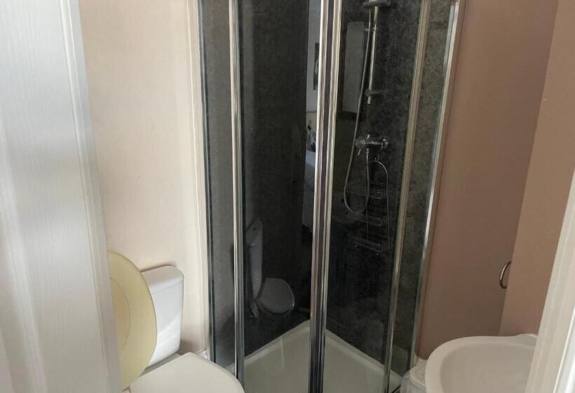 פנסיון The Waterside