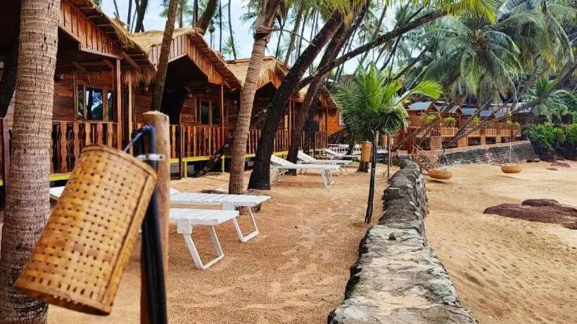 リゾートホテル Sea Front Cottage Little Khola