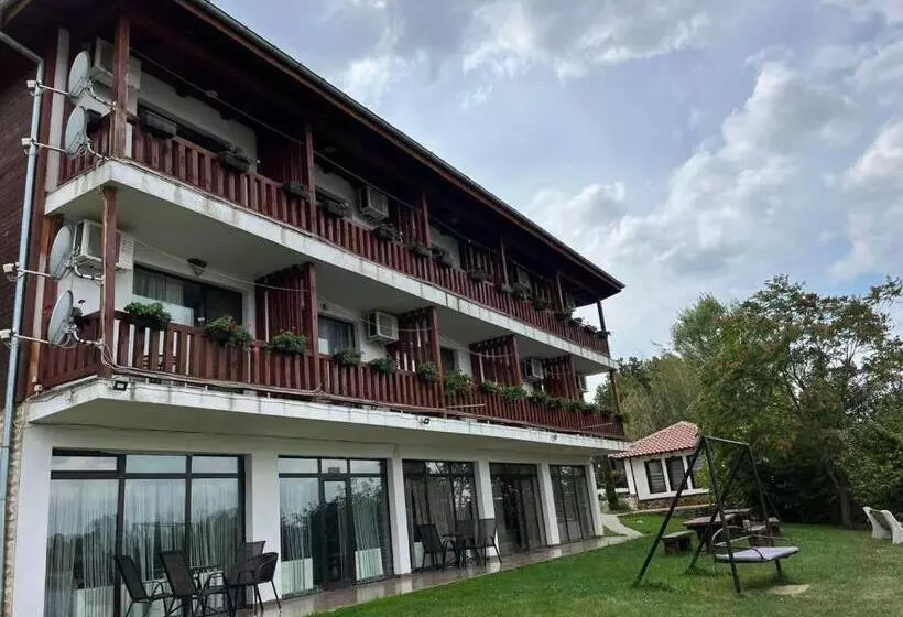 Retkeilymaja ваканционно селище романтика