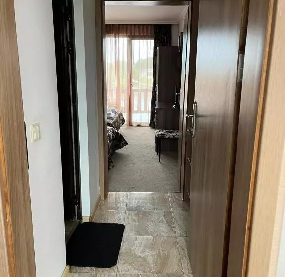 Retkeilymaja ваканционно селище романтика