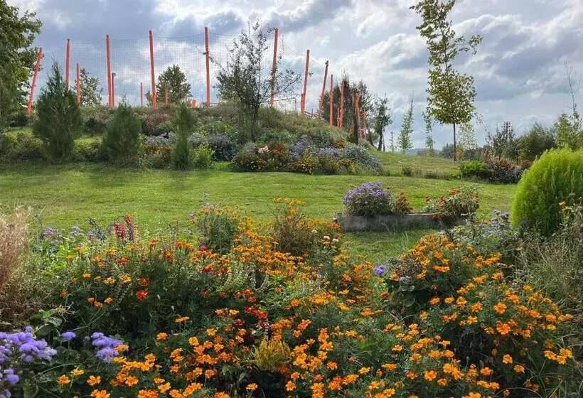 Retkeilymaja ваканционно селище романтика