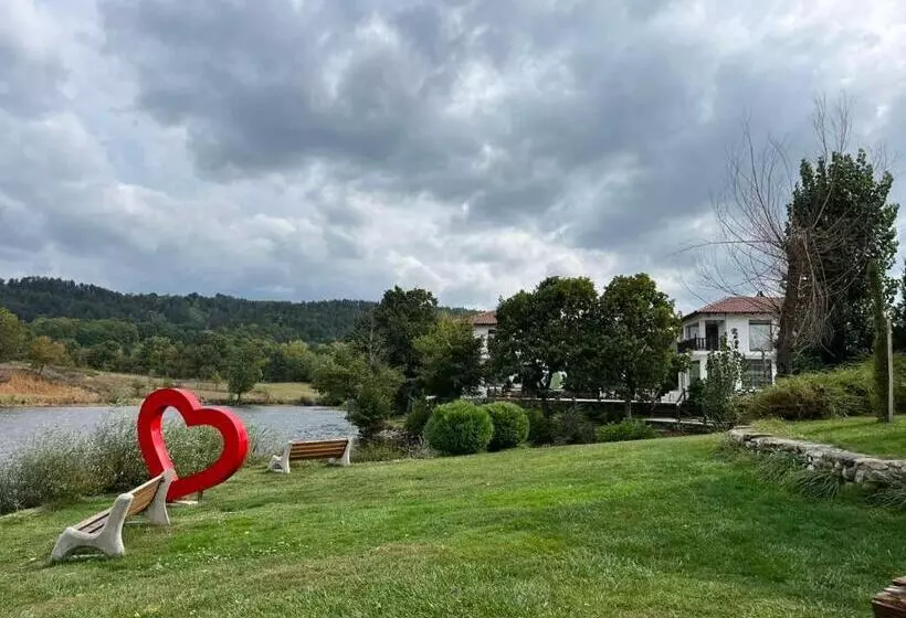 Retkeilymaja ваканционно селище романтика