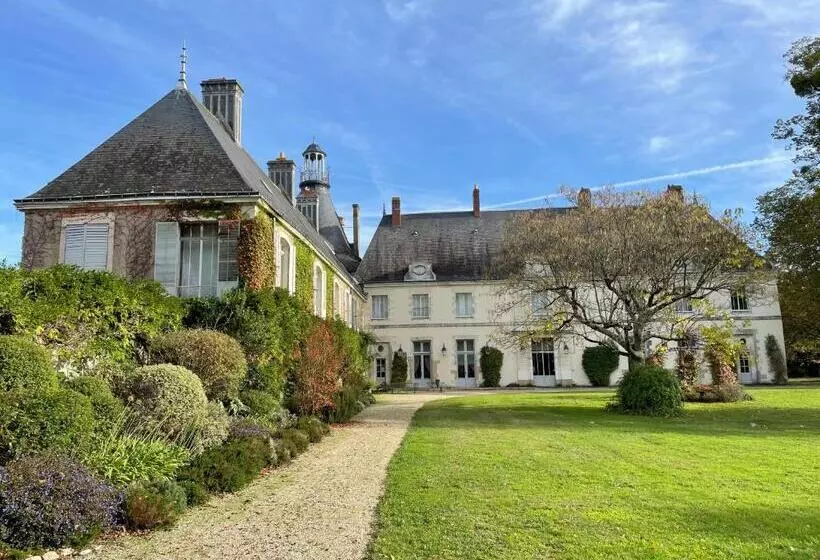 Aamiaismajoitus (B&B) Château De Thouaré