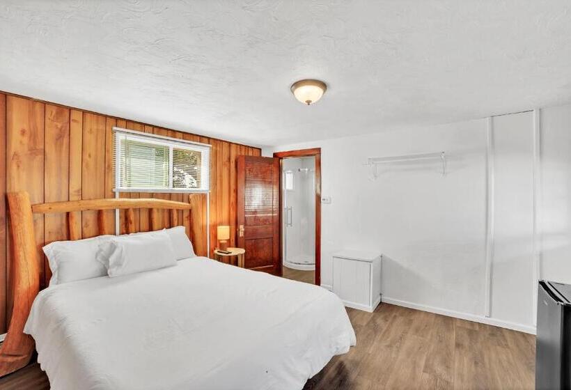 Eagles Nest Motel Unit 2