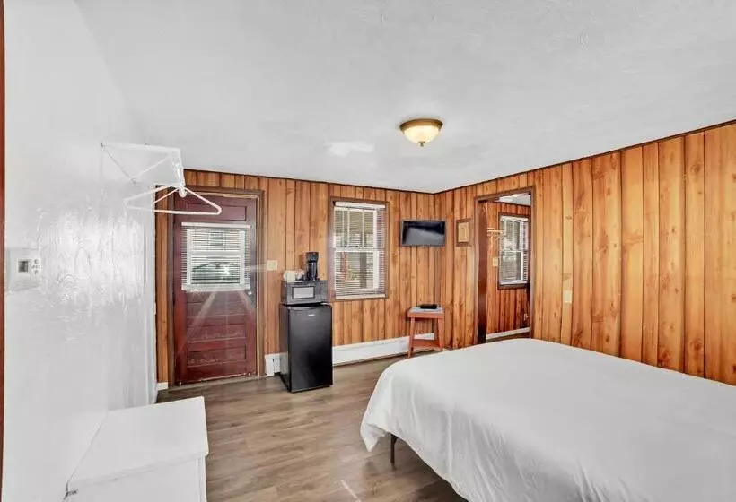 Eagles Nest Motel Unit 2