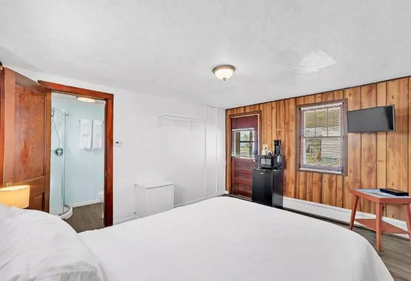Eagles Nest Motel Unit 2