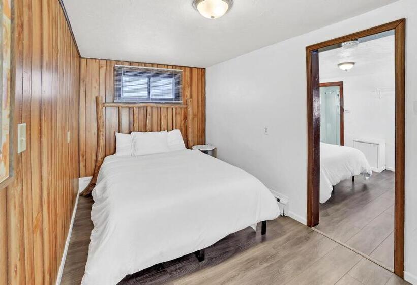 Eagles Nest Motel Unit 2