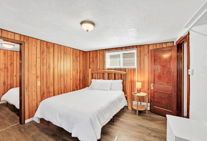 Eagles Nest Motel Unit 2