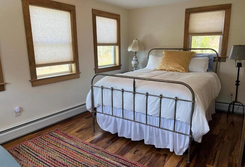 French Woods Farmhouse Bed & Breakfast