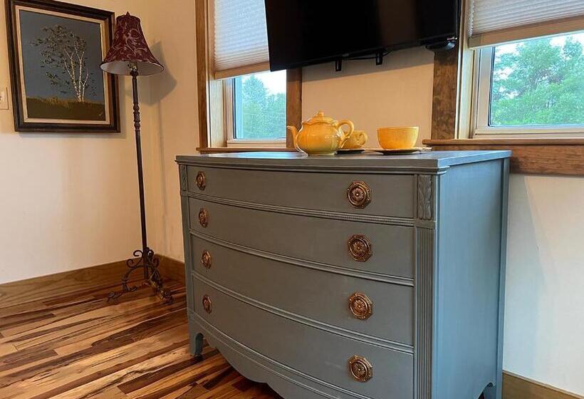 French Woods Farmhouse Bed & Breakfast