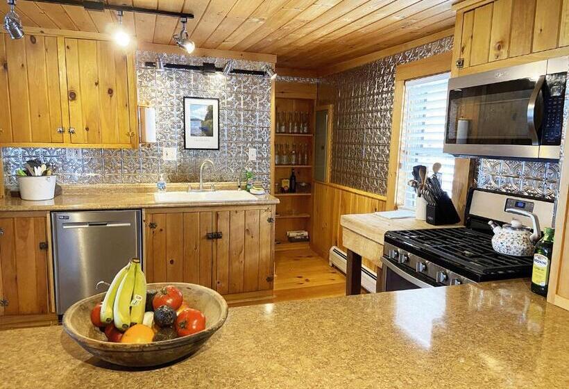 French Woods Farmhouse Bed & Breakfast