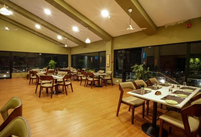 酒店 Gaurav Lords Resort