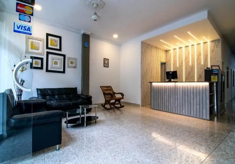 ホテル Montanar Home