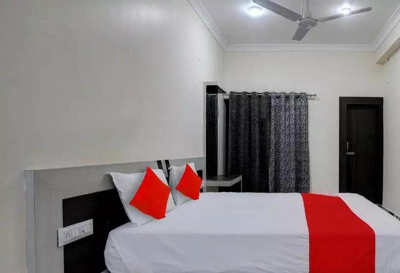 Oyo Flagship Hotel Divine Inn