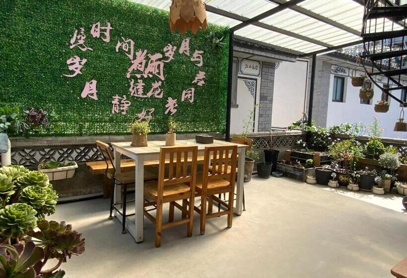 Пансион Dali Ancient City Rain Inn