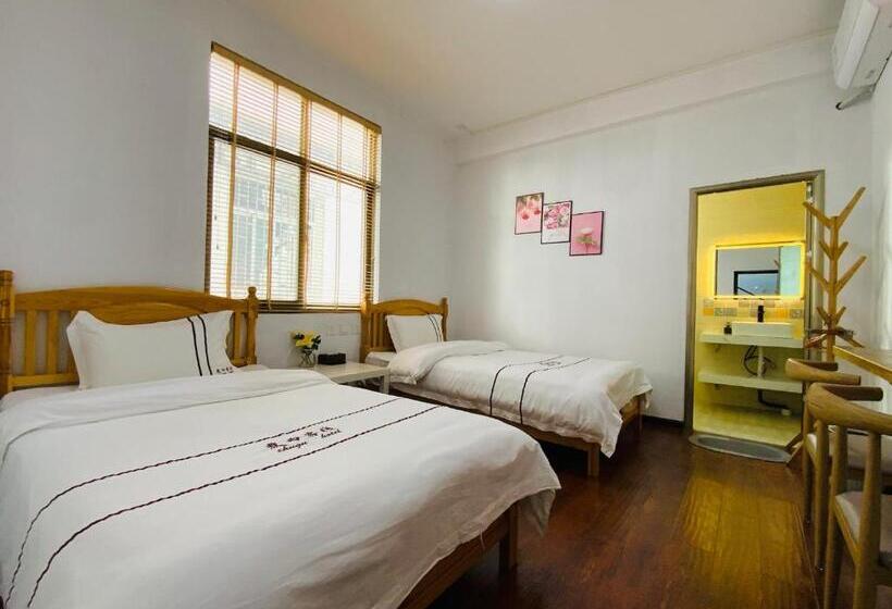 Пансион Dali Ancient City Rain Inn