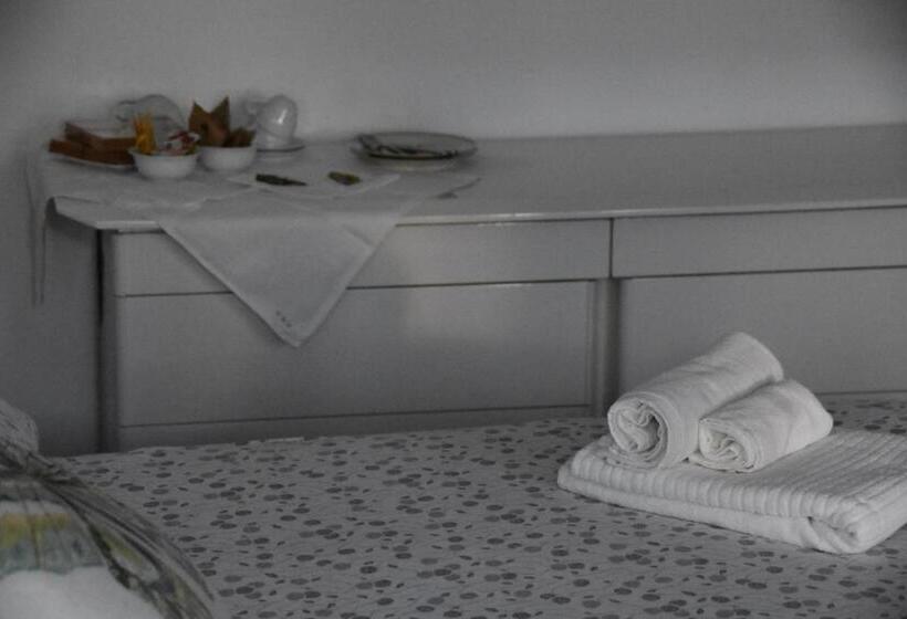 Pensió Residenza Delle Farfalle Tripla Con Bagno Privato E Matrimoniale Con Bagno Condiviso
