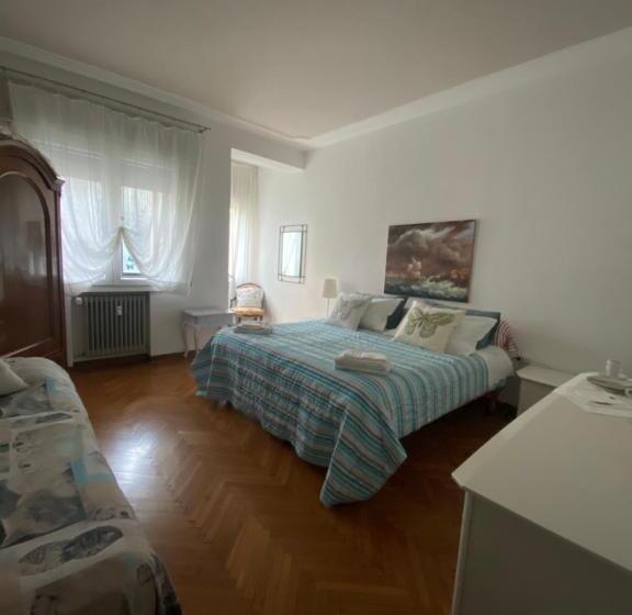 Pensió Residenza Delle Farfalle Tripla Con Bagno Privato E Matrimoniale Con Bagno Condiviso