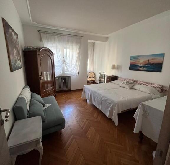 Pensió Residenza Delle Farfalle Tripla Con Bagno Privato E Matrimoniale Con Bagno Condiviso